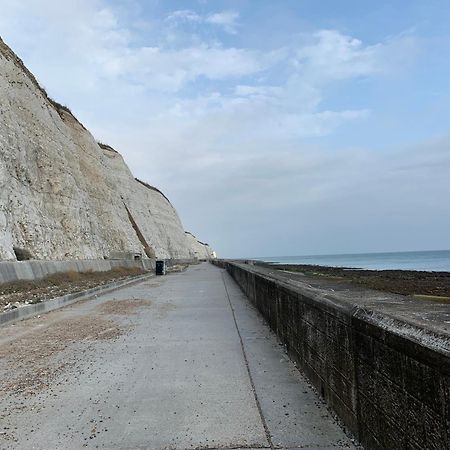 Sanctuary By The Sea With Large Room Including Lounge, Bathroom, Direct Garden Access & Free Parking Brighton Eksteriør billede