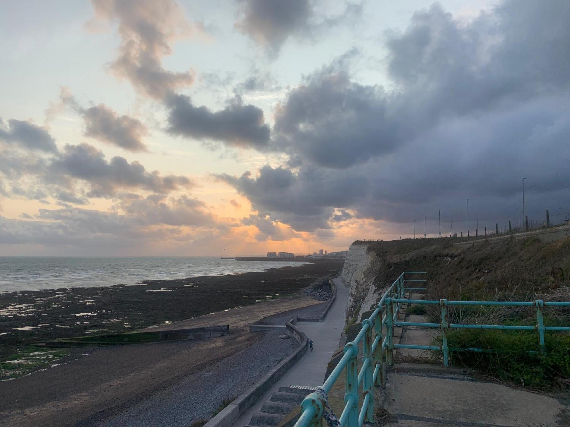 Sanctuary By The Sea With Large Room Including Lounge, Bathroom, Direct Garden Access & Free Parking Brighton Eksteriør billede