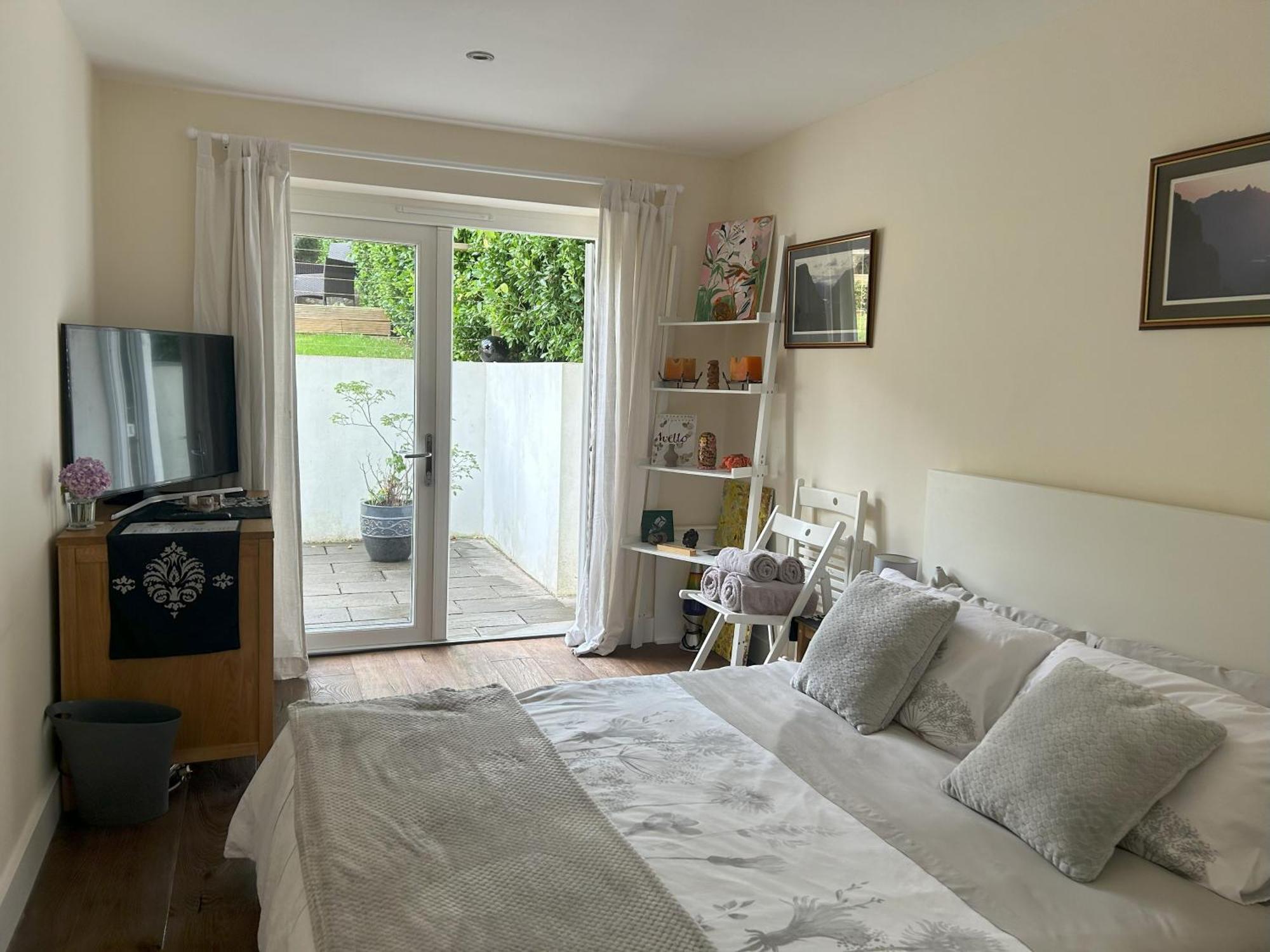 Sanctuary By The Sea With Large Room Including Lounge, Bathroom, Direct Garden Access & Free Parking Brighton Eksteriør billede